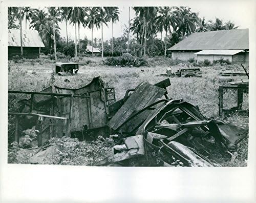 Vintage fotó SZUMÁTRA LÁZADÓK. A hegek a harc a holland továbbra körül Padang. Bányásztak, s összetört járművek még mindig